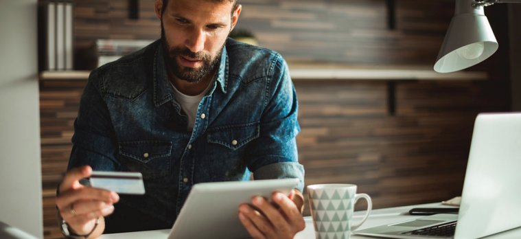 3 Reasons Why Your Credit Card Is Better Than Your Debit Card 3 Reasons Why Your Credit Card Is Better Than Your Debit Card
