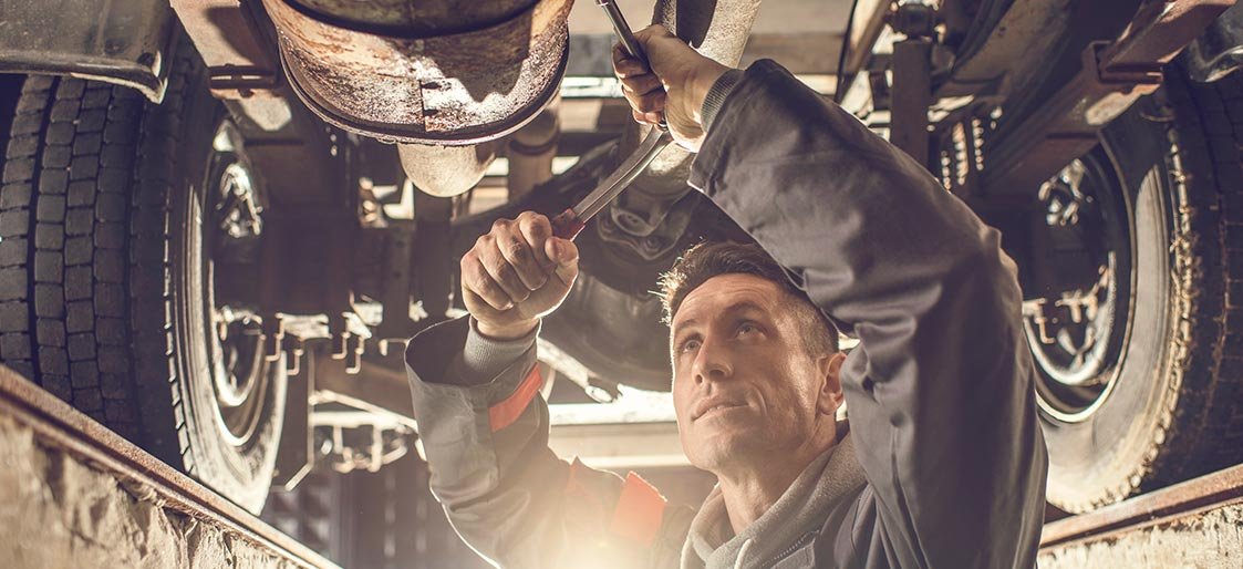Avoid Mechanic Rip-Offs With These 7 Expert Tips Avoid Mechanic Rip-Offs With These 7 Expert Tips