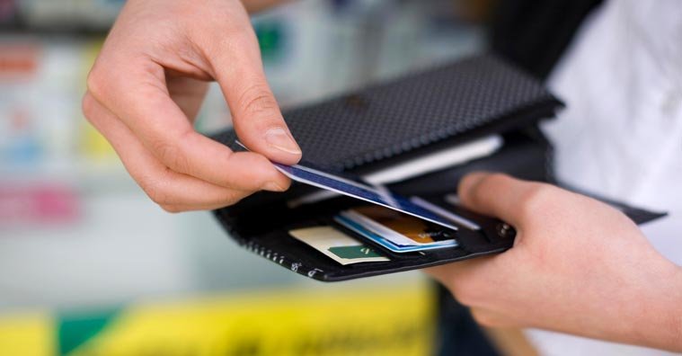 Pros and Cons of Store Credit Cards: Are They Worth It? Pros and Cons of Store Credit Cards: Are They Worth It?