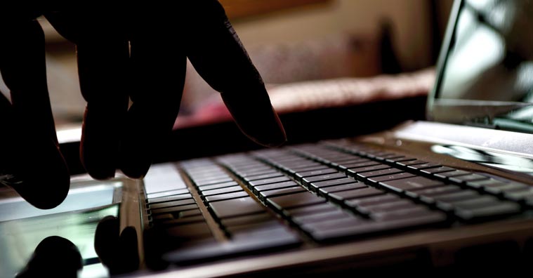 Online Dating Scams: How to Spot a Romance Scam When Using Dating Sites Online Dating Scams: How to Spot a Romance Scam When Using Dating Sites