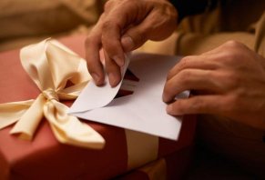 How to Determine the Perfect Gift for Anyone: Step-By-Step Guide & Expert Tips